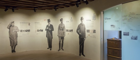 Blick in die Dauerausstellung mit Bildern und Texten zum Graf von der Schulenburg.