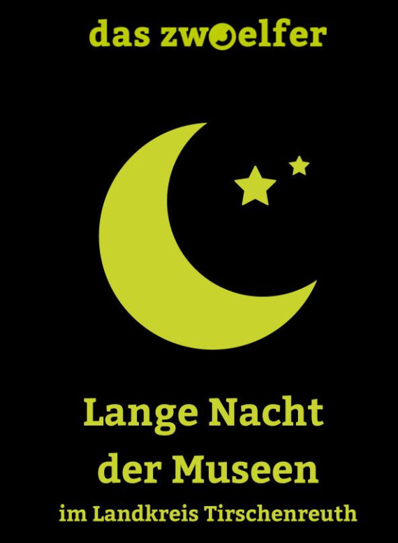 Mond und Sterne auf schwarzem Grund. Darauf zu lesen das zwoelfer, Lange Nacht der Museen im Landkreis Tirschenreuth